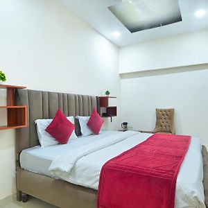 Chowdhry Tourist Lodge - New Delhi Railway Station - 2 Minutes Walk